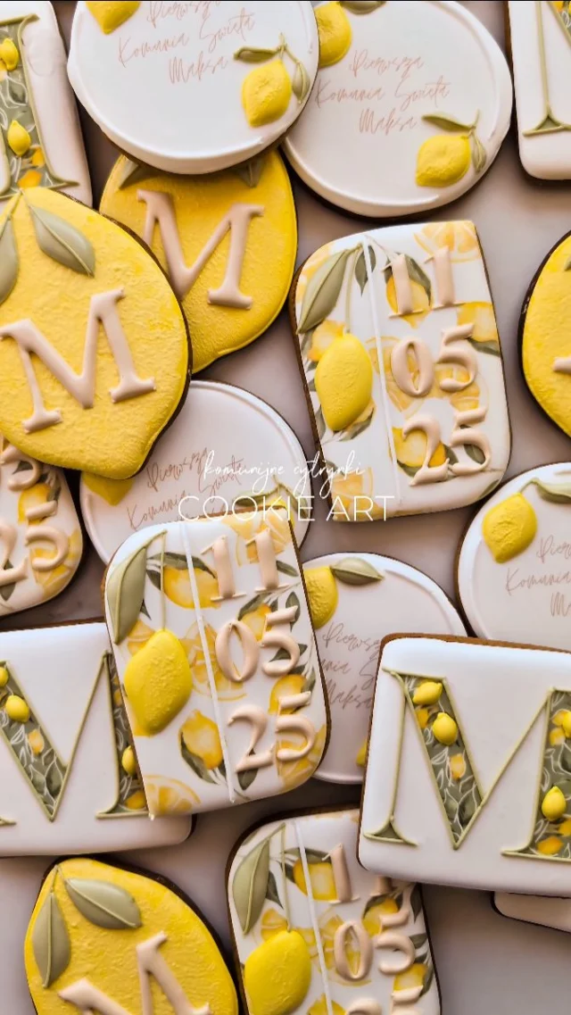 🍋✨ cytrynki ✨🍋
To jeden z moich ulubionych motywów! 
Tym razem miałam ogromną przyjemność wykonać go z okazji Pierwszej Komunii Świętej 🍋💛✨

Dziękuję za zaufanie i za możliwość realizowania Waszych (i moich) słodkich marzeń! 😍🥹🙏🏼💛🍋
